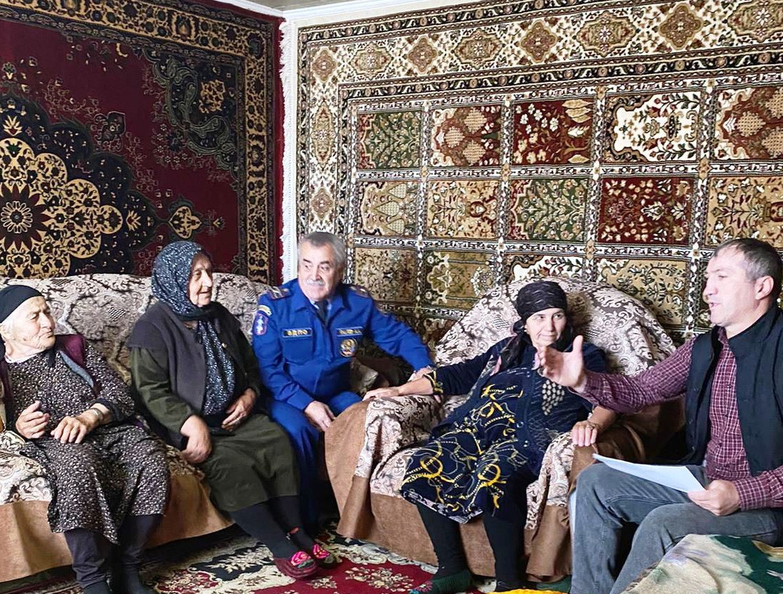 Специалисты Центра соцобслуживания  Дахадаевского района провели выездные мероприятия по информированию пожилых граждан о правилах безопасности в повседневной жизни